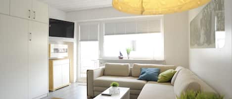 Apartment, 1 Schlafzimmer, Balkon | Wohnbereich | LED-Fernseher