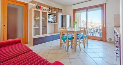 Poplar Grove - three-room apartment 150 mt from the sea