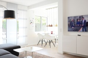 Apartment, 1 Schlafzimmer, Balkon | Wohnzimmer