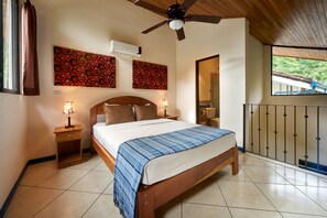 2 chambres, coffre-fort, bureau, fer et planche à repasser