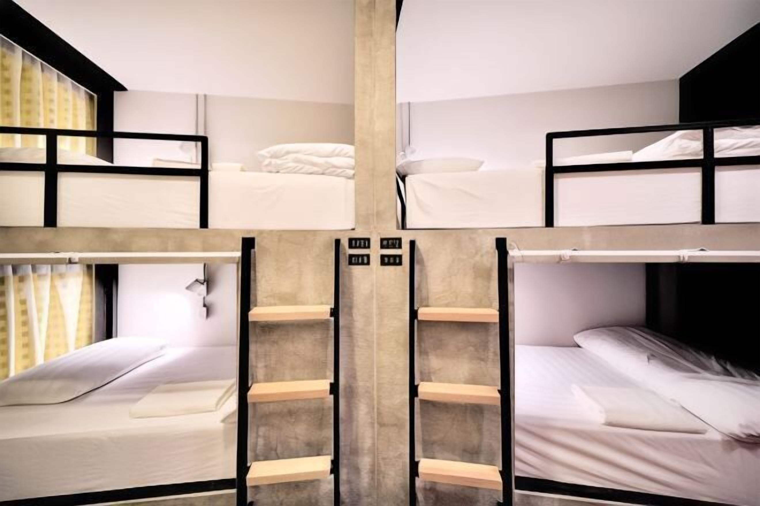 遮光カーテン、WiFi (無料)、ベッドシーツ