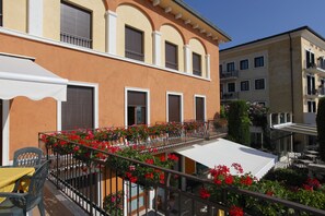 Courtyard - Casa Vacanza Casa del Padre G. Nascimbeni (Torri del Benaco)