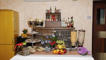 Free daily buffet breakfast