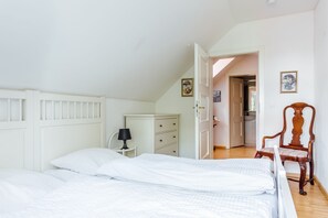 2 bedrooms, iron/ironing board, WiFi, bed sheets - FeWo Schloß Ramspau - Forsthaus upstairs (4-star DTV) (Ramspau)