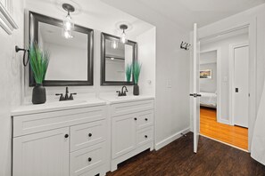 Unclassified image, 5 of 77, button - Wide Open Views: lakefront home with hot tub (Geneva)