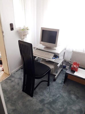 標準雙人房 | 客廳 | 電腦