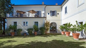 Exterior - Borgo Colle Ridente 13, Emma Villas (Camerino)