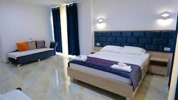 Escritorio, wifi gratis y ropa de cama