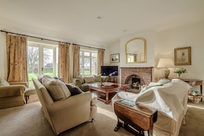Smart TV, fireplace, offices - Red Roofs | East Ruston Cottages (Hickling)