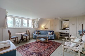 Smart-TV, Kamin, Arbeitsbereiche