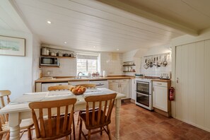 ثلاجة، ميكروويف، فرن، غسالة أطباق