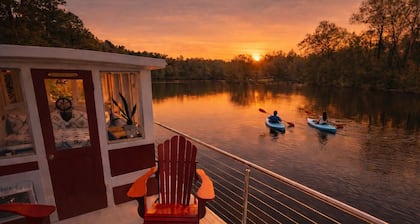 Tugboat/Private Lake - Farm Animals - Fish, Swim, Boat, Hike/Bike 5+Miles Trails