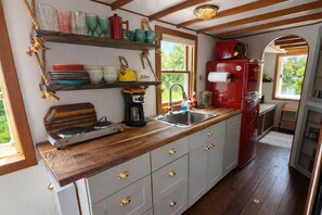 Full-size fridge, microwave, stovetop, coffee/tea maker