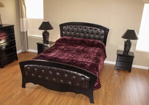 3 عدّة غرف نوم ومكواة/لوح كي وواي فاي وملاءات أسرّة