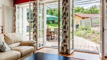 TV, DVD player, ping pong, books