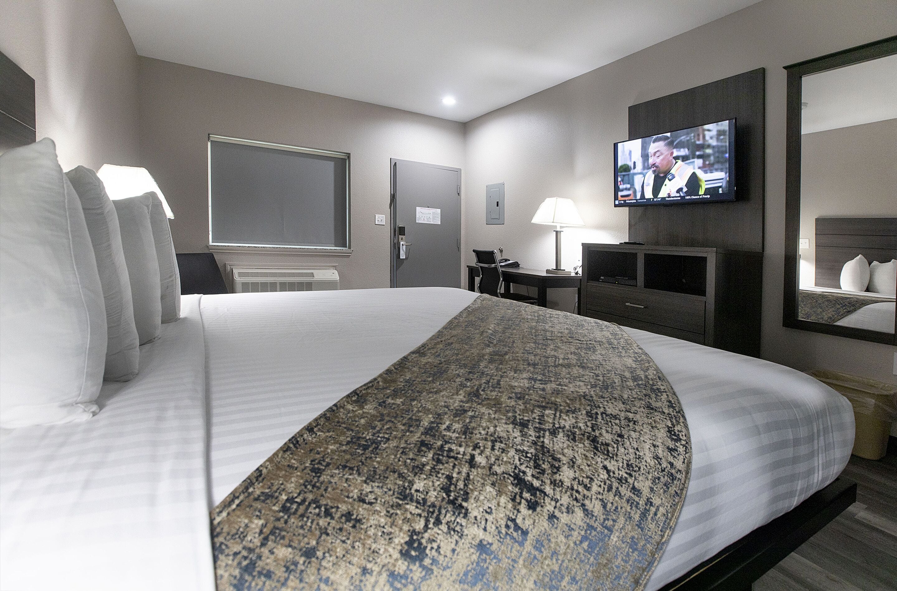 room, 1 king bed | individually furnished, desk, iron/ironing board, free wifi