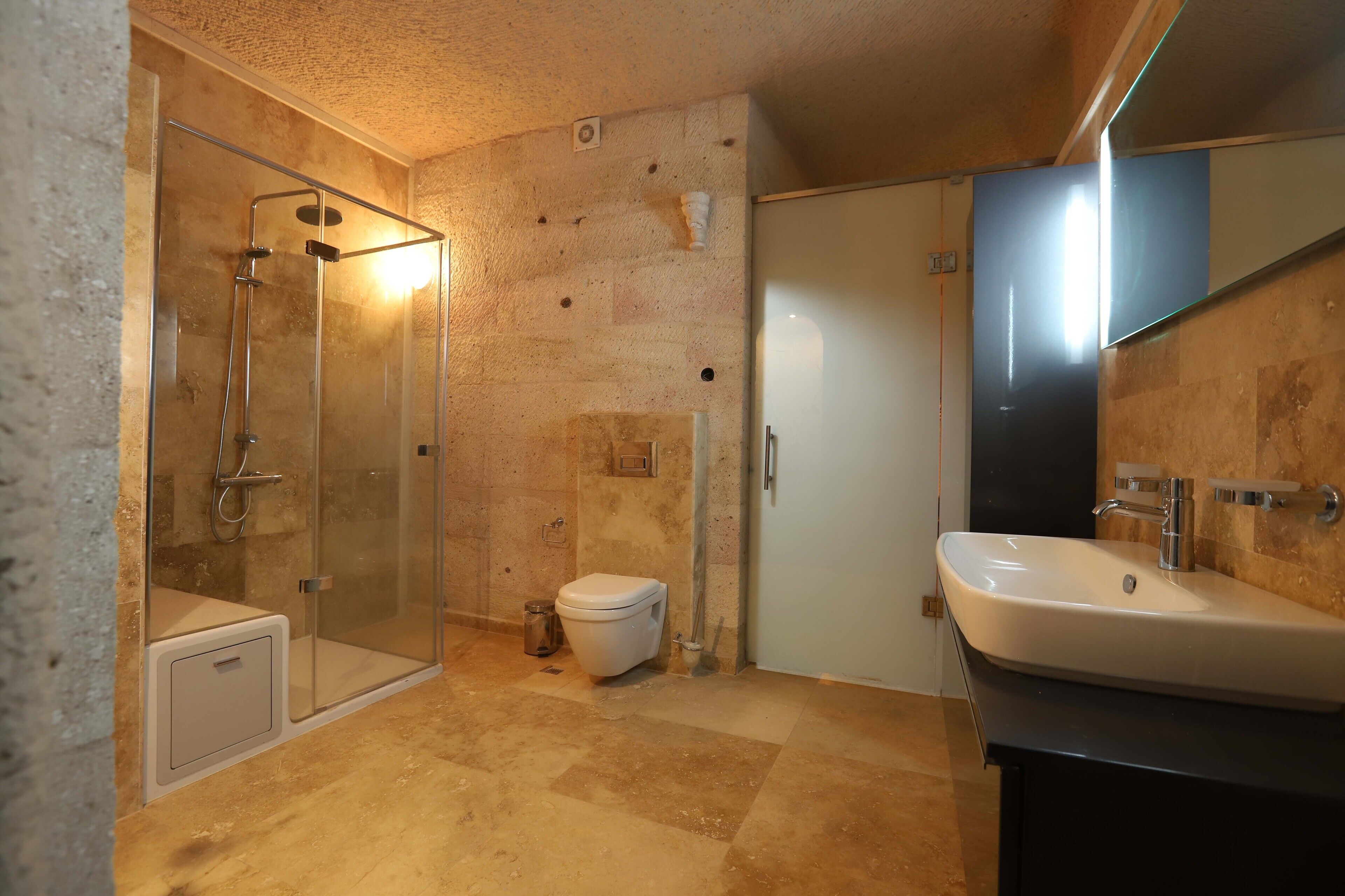 deluxe double room (the hamam suite) | bathroom | free toiletries, hair dryer, slippers, heated floors