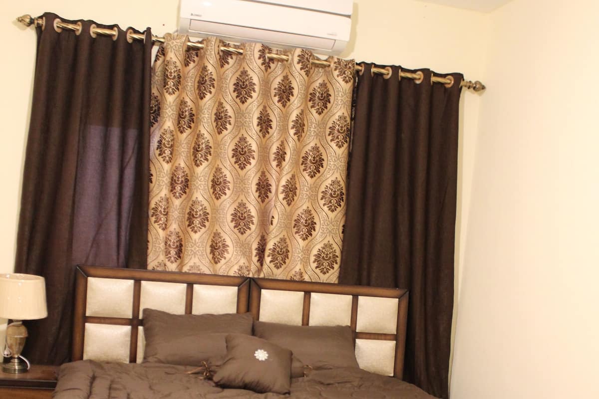 Classic Room | In-room safe, individually furnished, soundproofing, bed sheets