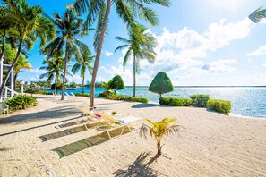 On the beach, beach towels - Pools of the Kai 3 - Beautiful Island House with Indoor Pool (Cayman Kai)