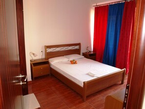 Tabla de planchar con plancha, cunas gratuitas, wifi gratis