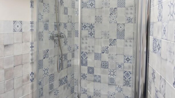 Twin Room | Bathroom shower - Bienvenidos Rooms Xàtiva (Xàtiva)