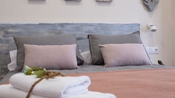 Superior Double Room | Desk, laptop workspace, cots/infant beds, free WiFi