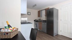 Unclassified image, 3 of 20, button - The Shore Family Apartment (Edinburgh)