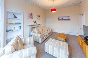 Apartment, 4 Bedrooms | Living area