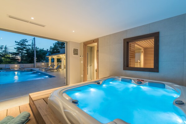 Outdoor pool, a heated pool