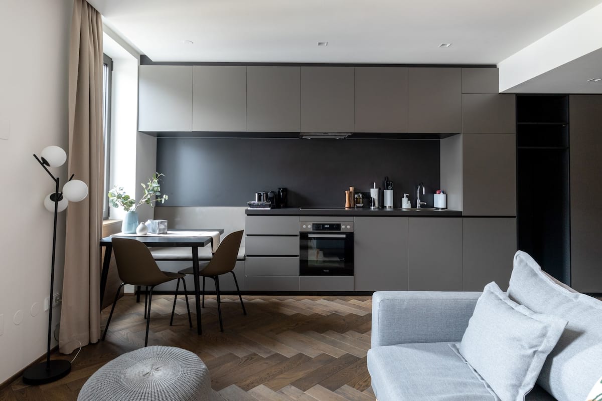 One-Bedroom Suite M | Cocina privada | Frigorífico, cafetera o tetera, hervidor eléctrico y tostadora