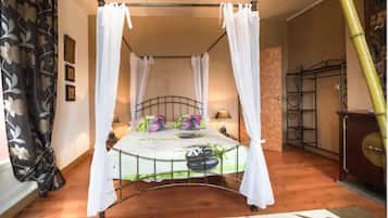Decoración personalizada, muebles diferentes y cortinas blackout