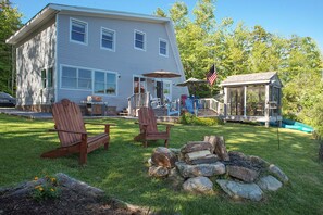 Terrace/patio - Meme's High Mountain Lake House (Woodford)