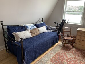 3 bedrooms, desk, travel crib, WiFi