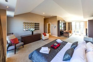 3 chambres, bureau, Wi-Fi gratuit, draps fournis
