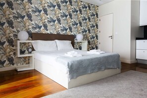 2 chambres, fer et planche à repasser, Wi-Fi, draps fournis