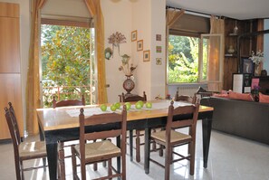 Dining - 2 bed room apartment, living room with fireplace (Gualdo Tadino)
