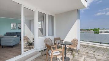 Three-Bedroom Suite with terrace | Terrasse/Patio