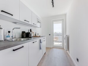 Refrigerador, cafetera/tetera, tetera/pava eléctrica, tostadora