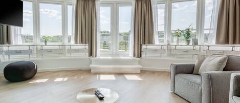 One-Bedroom Suite XL with terrace | Living area | 40-inch flat-screen TV with cable channels, Smart TV