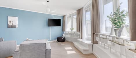 One-Bedroom Suite XL with terrace | Living area | 40-inch flat-screen TV with cable channels, Smart TV