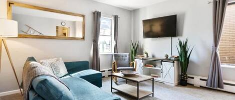 Una televisión, una oficina