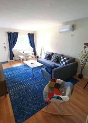 TV, offices - Cozy Secluded *A2 North Side* 2BR (Ann Arbor)