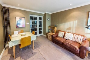 Apartment, 2 Bedrooms | Living room | Flat-screen TV - Contemporary Holyrood Apartment (Edinburgh)