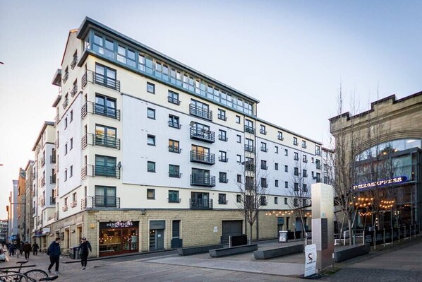 Exterior - Contemporary Holyrood Apartment (Edinburgh)