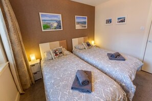 Apartment, 2 Bedrooms | 2 bedrooms, iron/ironing board, free WiFi, bed sheets - Contemporary Holyrood Apartment (Edinburgh)
