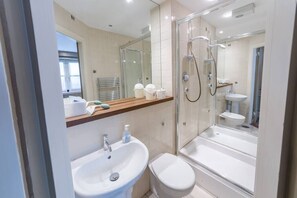 Apartment, 2 Bedrooms | Bathroom | Combined shower/tub, free toiletries, hair dryer, towels