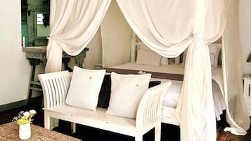Suite Romantis | 1 kamar tidur, brankas, tirai kedap cahaya, dan kedap suara