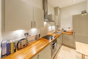 Private kitchen - Cosy Modern Stockbridge Apartment (Edinburgh)