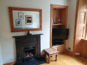 Apartment, 1 Bedroom | Living room - Cosy Flat With Garden View (Edinburgh)