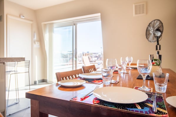 Apartment (2 Bedrooms) | In-room dining